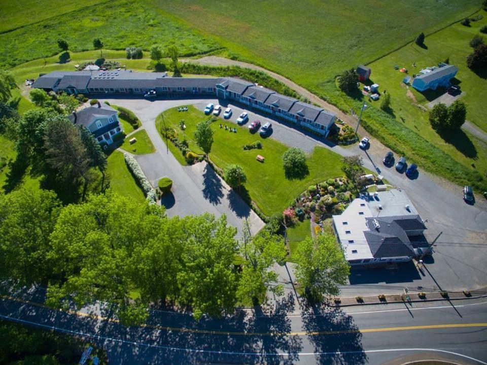 Evangeline Inn & Motel Grand-Pre Exterior photo