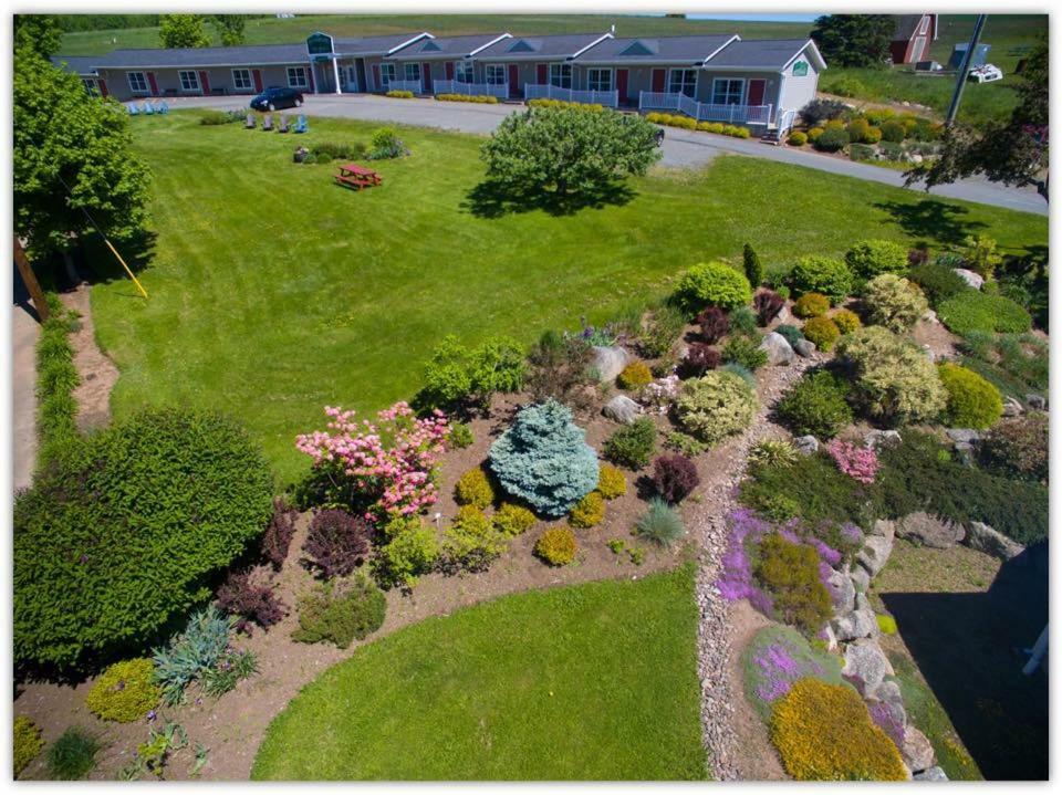 Evangeline Inn & Motel Grand-Pre Exterior photo