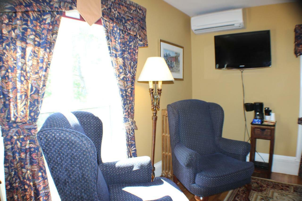 Evangeline Inn & Motel Grand-Pre Exterior photo