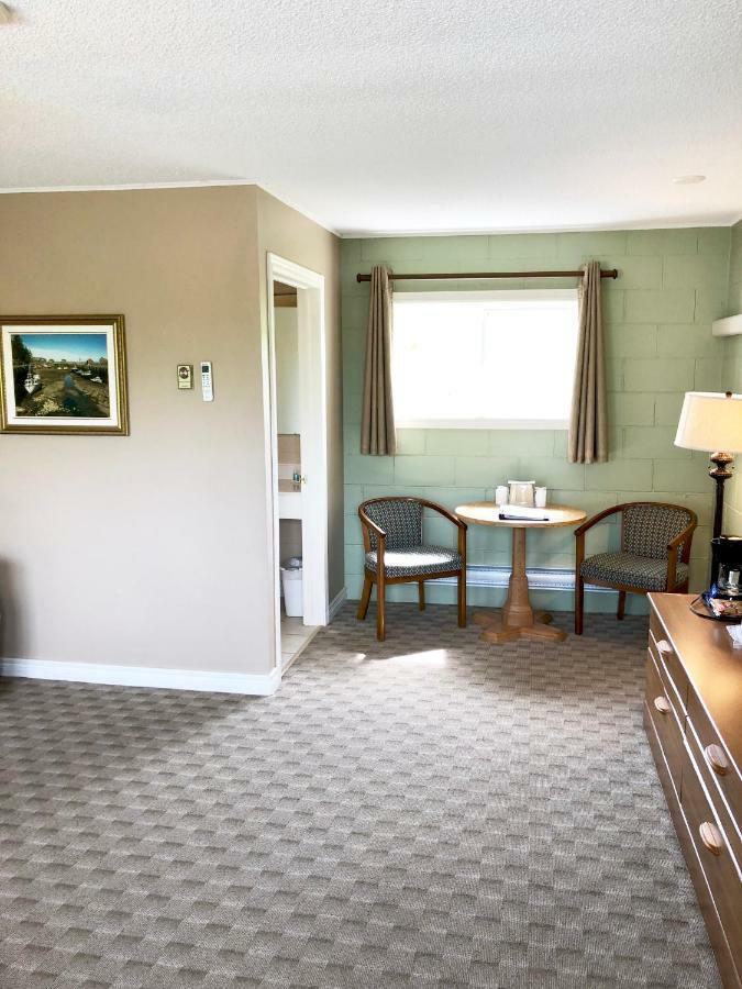 Evangeline Inn & Motel Grand-Pre Exterior photo